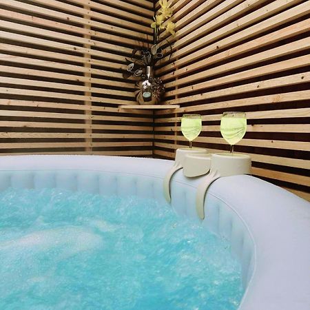 1 Bedroom Apartment With Hot Tub In Cardiff Kültér fotó